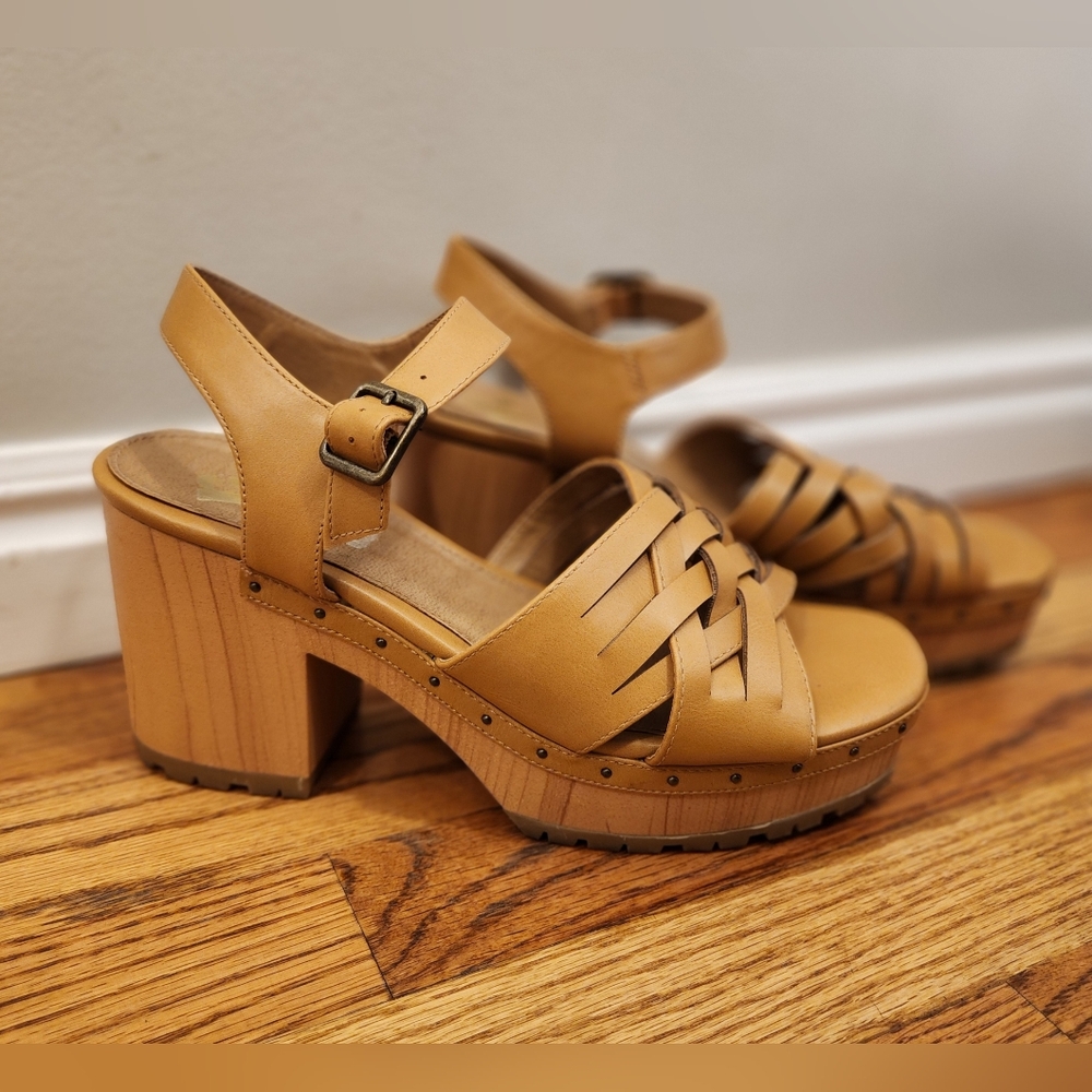 Report Tan Platform Sandals, Womens Size: 9 1/2